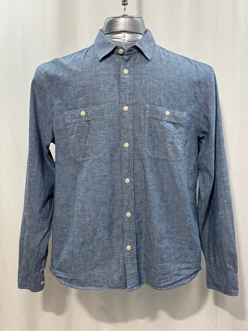 Roots Men's Blue Chambray Long Sleeve Button Down Shirt Large - 547 cabincore